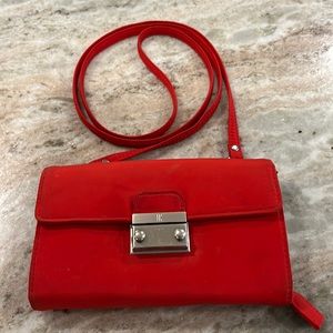 Red Liz Claiborne crossbody wallet in Great condition.